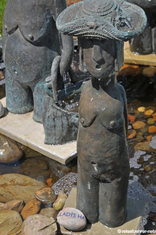 Садовая скульптура Глейдис