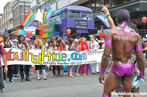 Тысячи участников Гей-парада